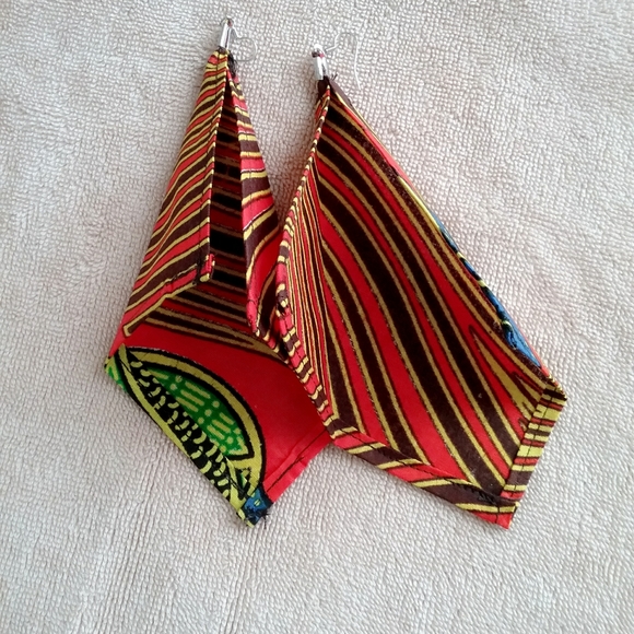■ 3/$10Multicolor Wax Fabric Earrings - Picture 3 of 3